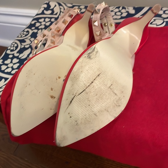 Valentino-inspired red stud heels - Picture 3 of 4